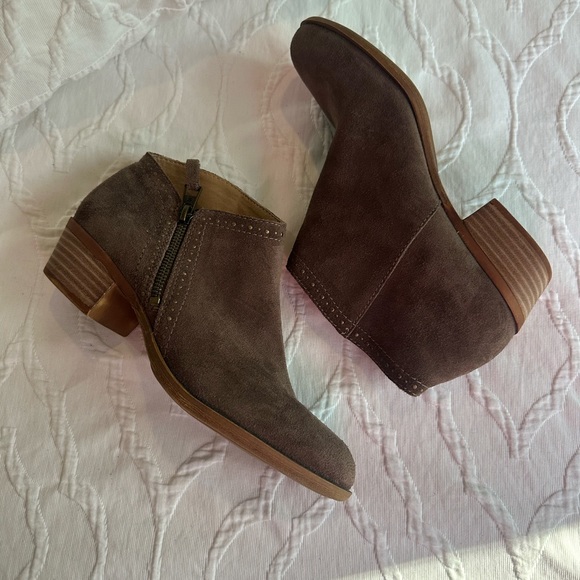 Lucky Brand Booties EUC Size 8.5 - Picture 3 of 9